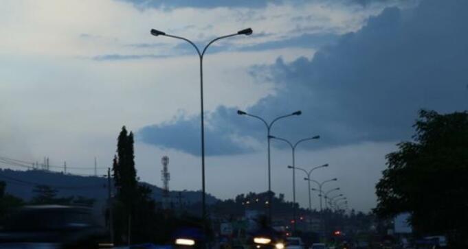 Lampu Penerangan Jalan Umum (PJU) yang dimatikan oleh Pemkab Jember. Foto/aziz.