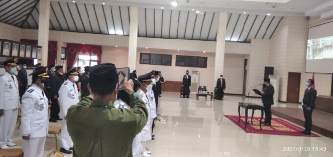 Bupati Jember Hendy S. Saat lantik Pejabat Lingkungan Pemkab Jember. Foto/Aziz