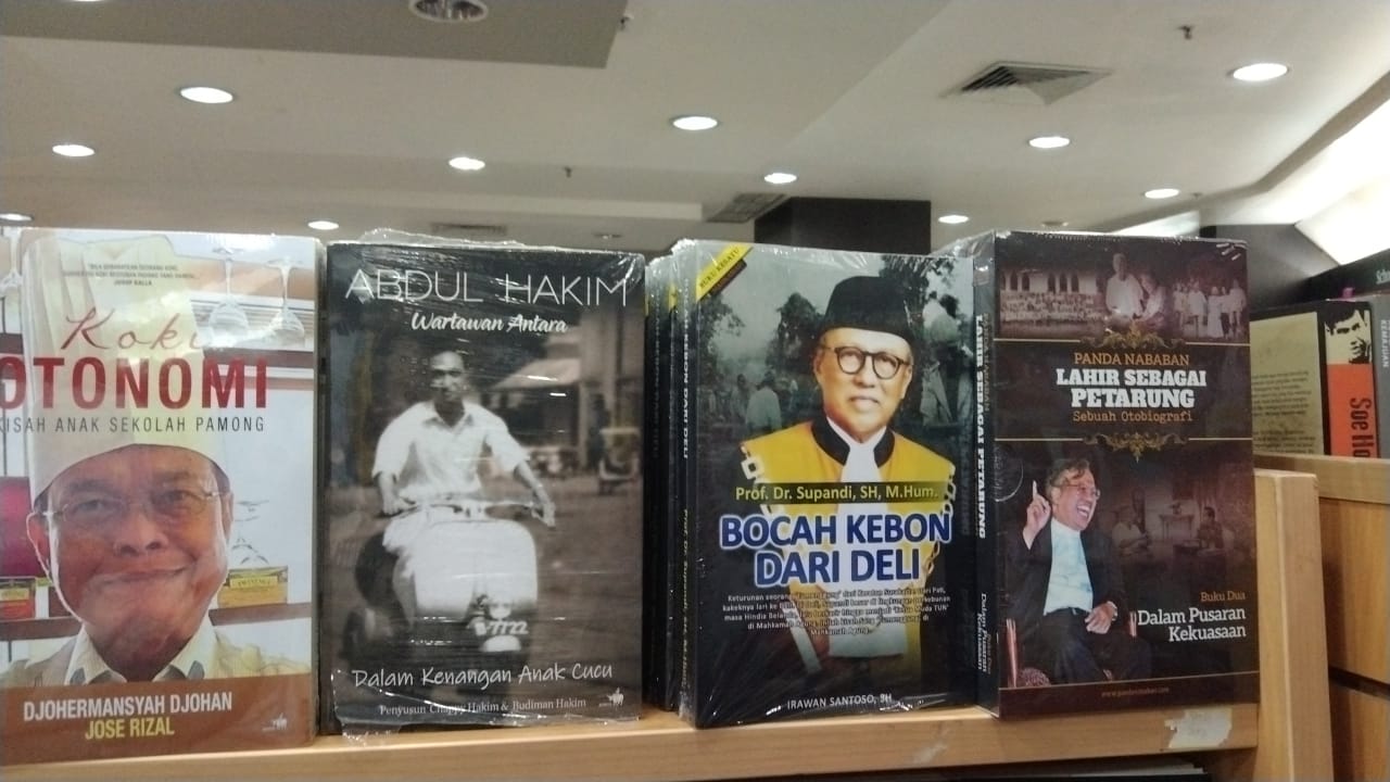 Buku 'Bocah Kebon dari Deli' yang merupakan biografi dari seorang Prof. Dr. Supandi, SH., M.Hum kini tersedia di toko buku Gramedia