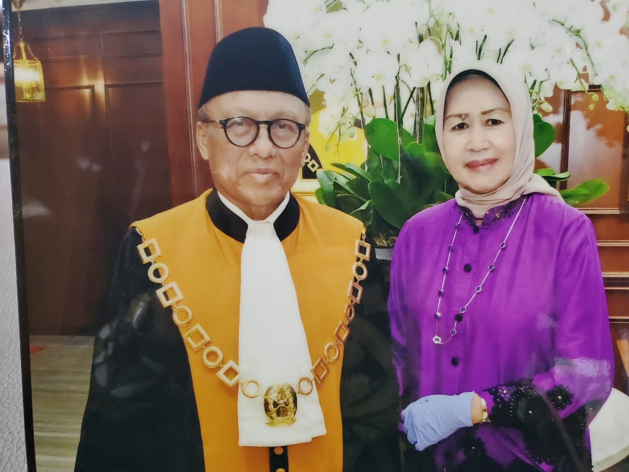 Prof Supandi bersama istrinya Ibu Ema Sofia yang merupakan anak ke-6 dari Pak Kargam