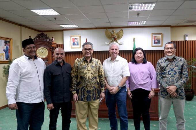 Wakil Menteri Pertanian RI, Harvick Hasnul Qolbi (tengah) saat menerima kunjungan pengurus HIPPORA di ruang kerjanya, Gedung A lantai 3 Kementerian Pertanian RI, Jakarta, Senin (13/9). (Foto: Istimewa)