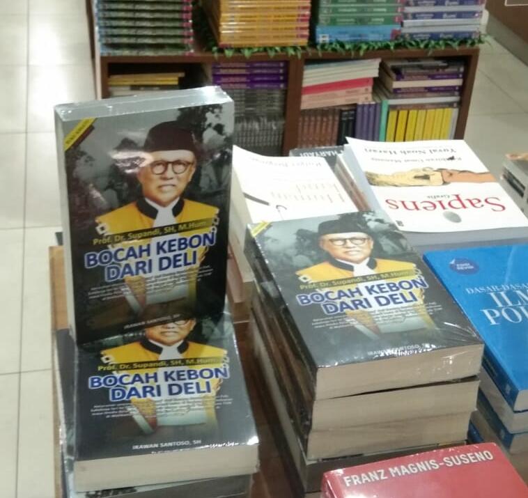 Buku 'Bocah Kebon Dari Deli' di toko buku Gramedia, Jakarta