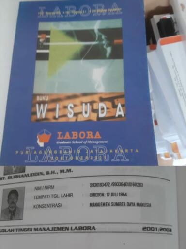 Buku Wisuda Sekolah Tinggi Manajemen Labora, dimana ST Burhanuddin adalah lulusan S2 dari kampus tersebut