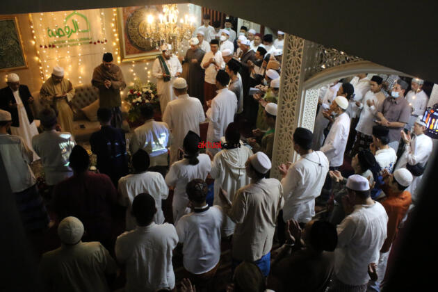 Mahalul qiyam peringatan Maulid Nabi Muhammad Shalalahu alaihi wassalam, di Zawiyah Arraudhah, Tebet, Jakarta Selatan, Selasa (9/11). FOTO: AHMAD WARNOTO / AKTUAL