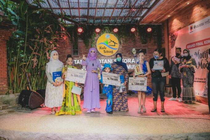 Pemenang Lomba Desain Batik dan Fesyen Model Batik Jember