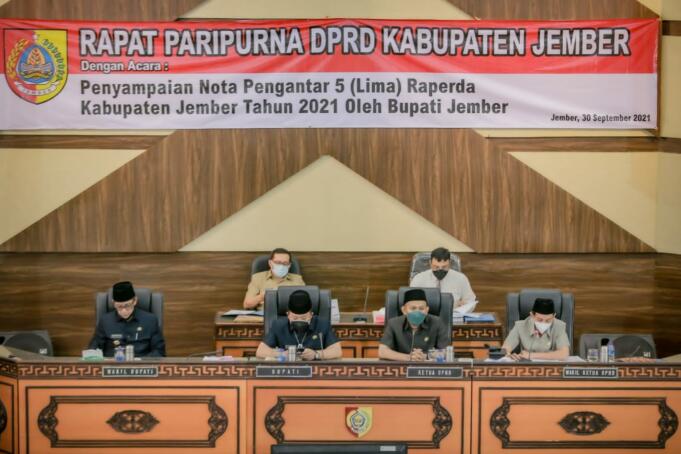 Rapat Paripurna DPRD Kabupaten Jember Bahas Lima Raperda