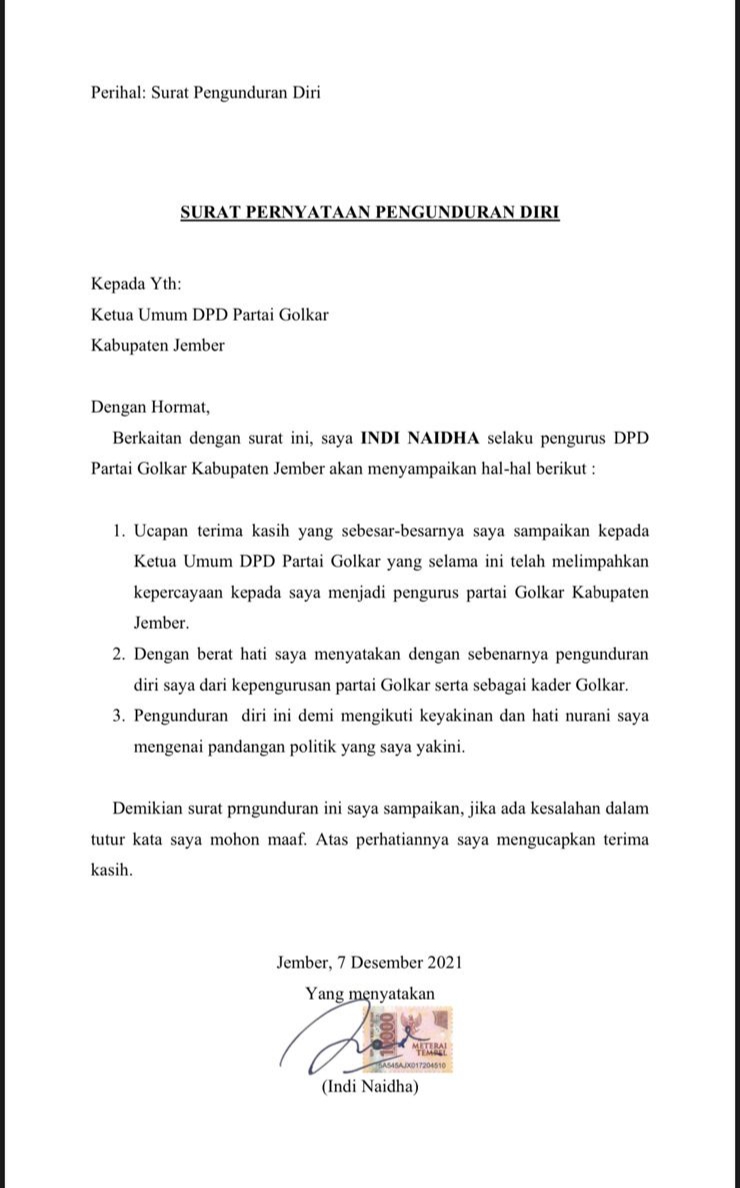 Salinan surat pengunduran diri Bendahara DPD Partai Golkar Kabupaten Jember, Indi Naidha. Foto: AKTUAL/Aminudin Aziz.