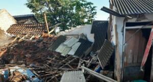 Reruntuhan Bangunan Rumah Akibat Gempa