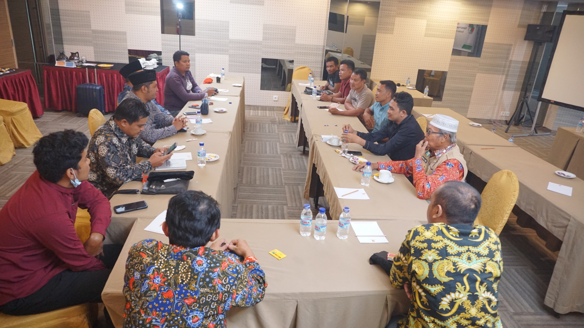 Suasana Rapat Anggota Tahunan (RAT) Koperasi Produsen Riau Tani Berkah Sejahtera (RTBS) tahun 2021 di Hotel Pangeran Hidayat Pekanbaru, Riau, Rabu (16/3). Foto: Istimewa