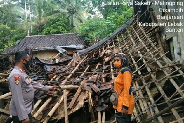 Puluhan Rumah Di Lebak Rusak Akibat Angin Puting Beliung - Aktual.com