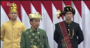 Presiden RI Joko Widodo menyampaikan pidato kenegaraan dalam rangka Hari Ulang Tahun (HUT) Ke-77 Kemerdekaan RI pada Sidang Tahunan MPR Bersama DPR RI dan DPD RI Tahun 2022 di Gedung MPR/DPR/DPD RI, Jakarta, Selasa (16/8) pagi.