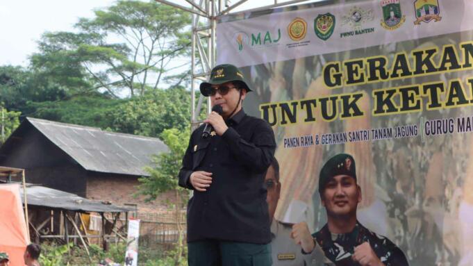 Wakil Menteri Pertanian (Wamentan), Harvick Hasnul Qolbi saat menyampaikan sambutan dalam acara Panen Raya Jagung di Kecamatan Curug, Kota Serang, Banten, Rabu (3/8/2022). Foto: Istimewa/Aktual
