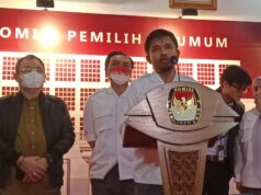 Anggota KPU RI, Idham Holik saat konferensi pers di kantor KPU RI, Menteng, Jakarta Pusat (foto : AR/Aktual)