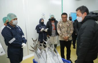 Menteri Trenggono Resmikan Cold Storage 300 Ton di TPI Karangsong