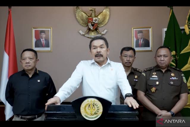 Jaksa Agung RI Sanitiar Burhanuddin dalam video konferensi pers yang diterima di Jakarta, Senin (1/8).