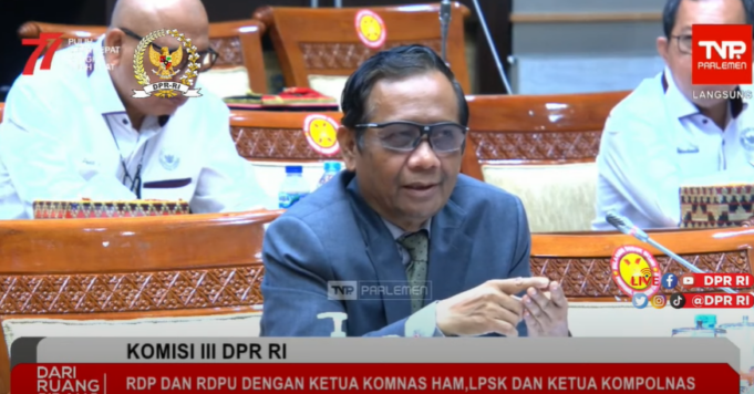 Mahfud dalam rapat kerja bersama Komisi III DPR RI, di Gedung Nusantara II Parlemen Senayan, Jakarta Pusat, Senin (22/8).