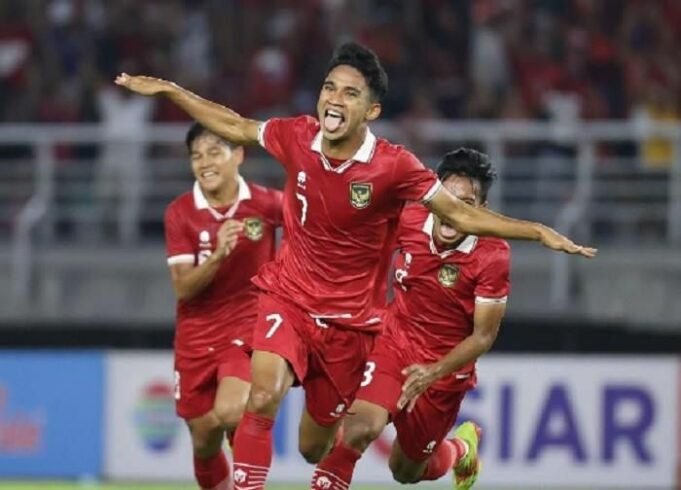 Pemain Timnas Indonesia Marselino usai mencetak goal ke gawang vietnam