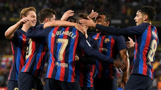 Pemain Barcelona Fc melakukan selebrasi usai membobol gawang Athletic Bilbao di Camp Nou, Barcelona pada 24 Oktober 2022.