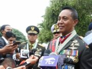 Panglima TNI Jenderal TNI Andika Perkasa memberikan keterangan kepada awak media seusai mengikuti Upacara Peringatan HUT Ke-77 TNI di Istana Merdeka, Jakarta, Rabu (5/10/2022)