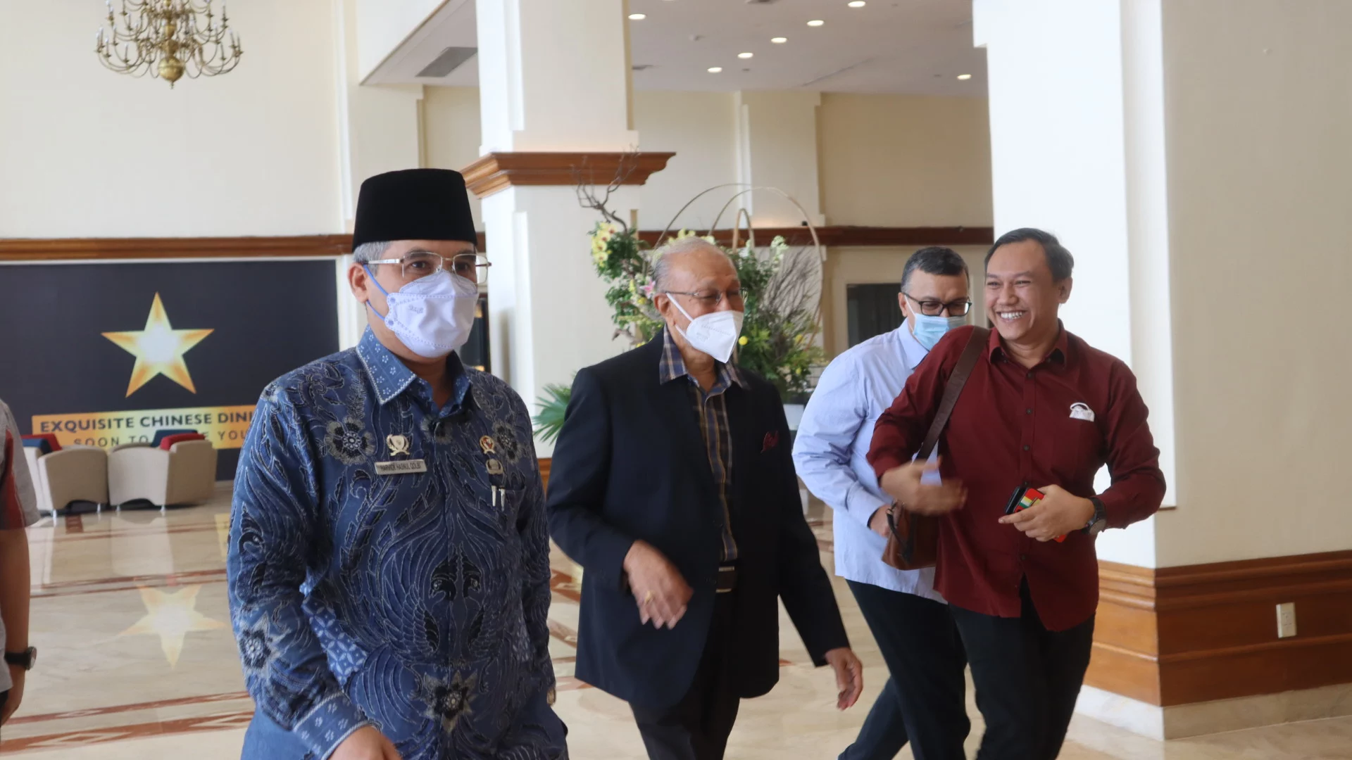 Wakil Menteri Pertanian (Wamentan), Harvick Hasnul Qolbi bersama Wali Nanggroe Aceh ke-9, Paduka Yang Mulia Al-Mukarram Maulana Al-Mudabbir Tgk Malik Mahmud Al-Haythar. Foto: Istimewa/Aktual