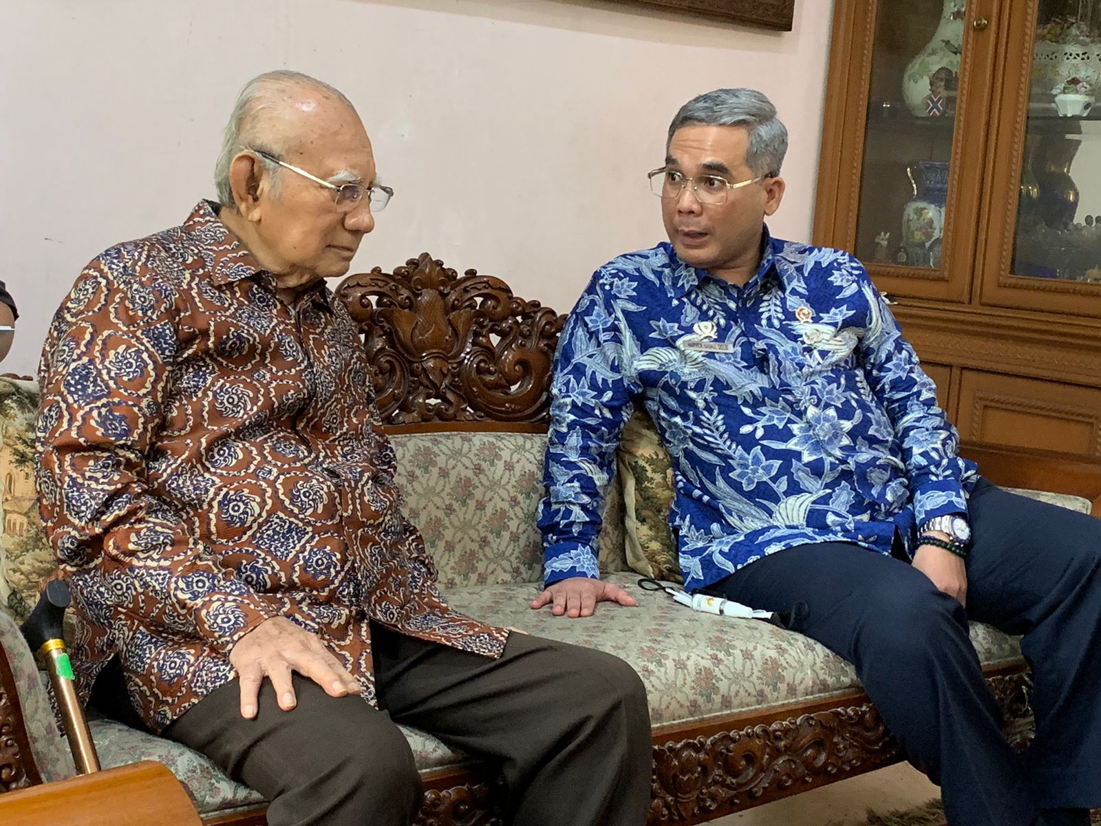 Wamentan Harvick saat berdiskusi dengan Ekonom Senior, Prof. Emil Salim di Jakarta Selatan. Foto: istimewa/AKTUAL 