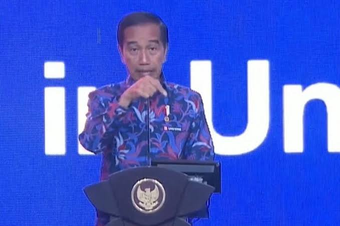 Presiden Joko Widodo memberikan pengarahan saat membuka Investor Daily Summit 2022