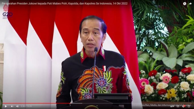 Presiden Jokowi saat memberikan arahan ke Polri