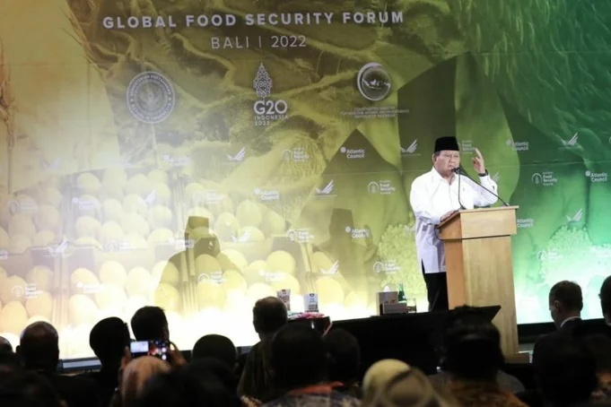 Menteri Pertahanan RI Prabowo Subianto saat memberikan sambutan dalam kegiatan Global Food Security Forum atau Forum Ketahanan Pangan Global di Bali, Minggu (13/11)