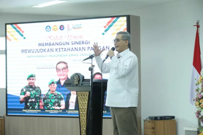 Wakil Menteri Pertanian (Wamentan), Harvick Hasnul Qolbi saat menyampaikan Kuliah Umum di Universitas Teuku Umar (UTU), Kabupaten Aceh Besar, Selasa (1/11/2022). Foto: istimewa/AKTUAL