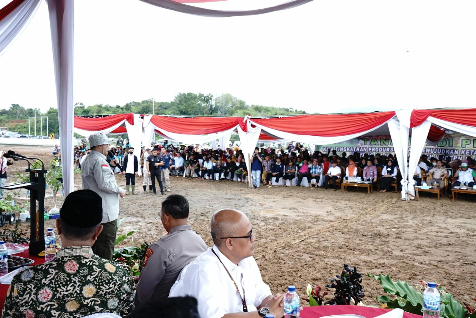 Wamentan Harvick saat memberikan sambutan acara Tanam Padi Perdana di Kab Bengkulu Tengah. Foto: Kementan 