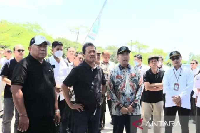 Menteri Kelautan Dan Perikanan (KP), Sakti Wahyu Trenggono saat meninjau PPN Pengambengan. Foto: ANTARA