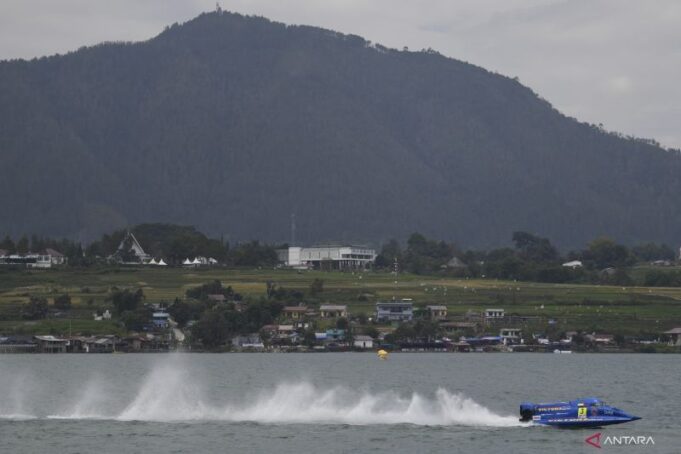 antarafoto-latihan-bebas-f1-powerboat-2023-danau-toba-24022023-mrh-19