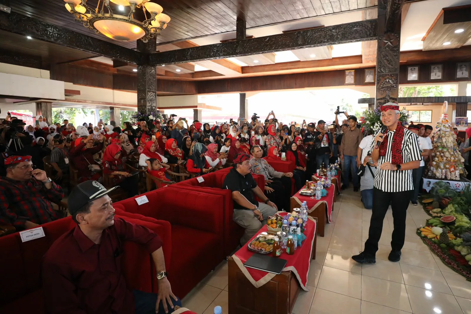 Ganjar Pranowo berikan mentoring kepada 1.000 pelaku UMKM di Pendopo KRT Sosro Koesomo, Nganjuk, Jawa Timur