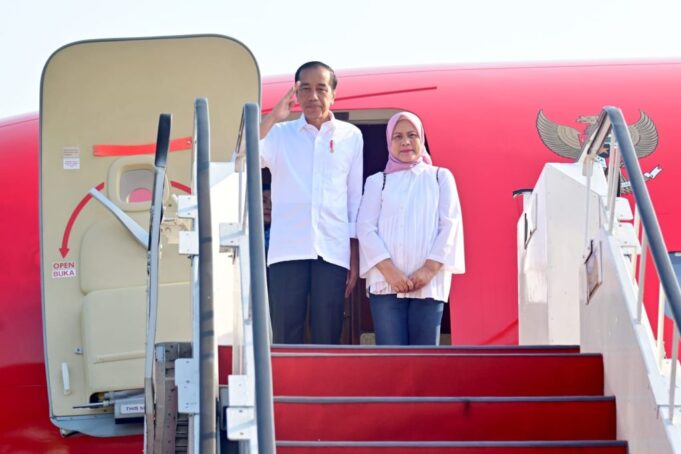 3 Presiden RI Joko Widodo dan Ibu Iriana Joko Widodo tiba di Pangkalan TNI AU Abdulrachman Saleh, Kabupaten Malang dalam rangka kunjungan kerja ke Provinsi Jawa Timur, Senin, (24/7/2023).
