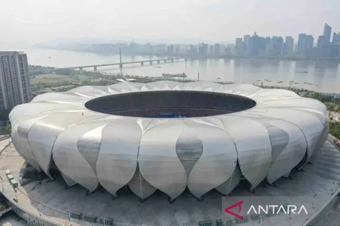 Foto udara Hangzhou Olympic Sports Centre Stadium, stadion utama Asian Games ke-19 Hangzhou 2022 di Hangzhou, Provinsi Zhejiang, China timur, Rabu (30/3/2022). Asian Games ke-19 Hangzhou 2022 rencananya digelar pada 10-25 September 2022. ANTARA FOTO/Xinhua/Huang Zongzhi/rwa.