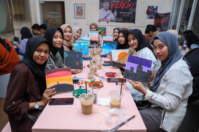 Crivisaya Ganjar Fasilitasi Milenial Berekspresi Lewat Workshop Melukis
