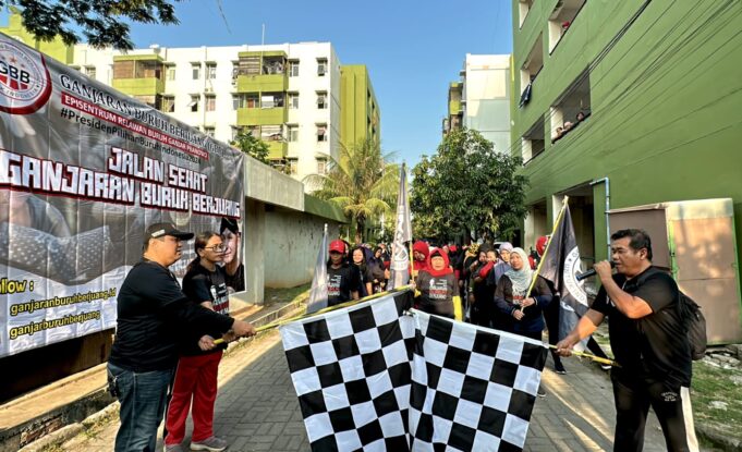 Jalan Sehat bersama ratusan masyarakat buruh di Komplek Rusun Marunda