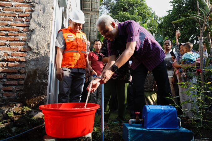 Gubernur Jawa Tengah, Ganjar Pranowo beri gratis langganan air bersih masyarakat kurang mampu di Pemalang