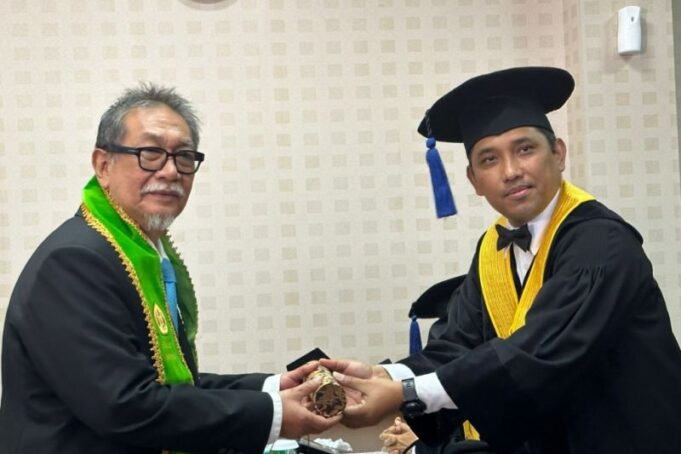 Deddy Mizwar, dari Panggung ke Panggung Ilmu: Aktor Senior Raih Gelar Doktor dengan Kilauan 4.0 IPK!