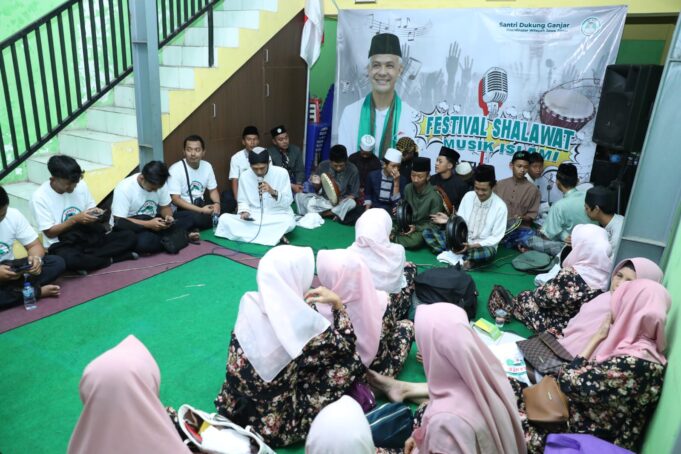 Santri Dukung Ganjar (SDG) Jawa Timur menggelar Festival Selawat dan Musik Islami di Kecamatan Lowokwaru, Kota Malang, Jawa Timur