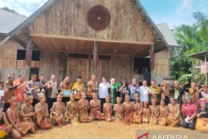 Kementerian Pariwisata dan Ekonomi Kreatif Mendorong Pemertahanan Budaya Suku Dayak Deah di Kabupaten Balangan