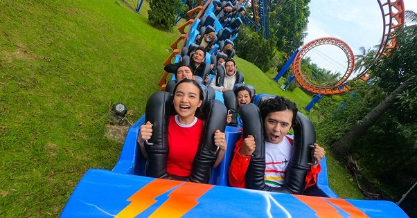 Wahana Roller Coaster