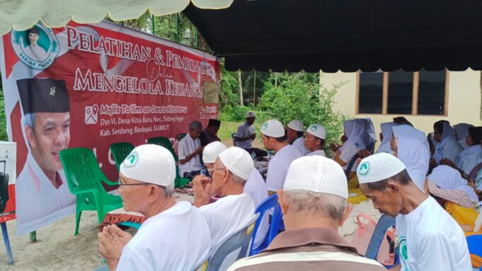 Tuan Guru Sahabat Ganjar memberikan pelatihan cara mengelola keuangan di Sumatera Utara. Bersama dengan relawan Tuan Guru Sahabat, mereka mengadakan workshop untuk mendorong masyarakat agar lebih bijak dalam mengatur keuangan. Selain itu, mereka juga memberikan bantuan berupa sound system untuk kegiatan keagamaan. Tuan Guru Sahabat Ganjar juga memperkenalkan Ganjar Pranowo sebagai calon presiden 2024 dan mengajak masyarakat setempat untuk mendukungnya. Kegiatan ini disambut antusias oleh masyarakat dan diapresiasi oleh para peserta dan pihak desa setempat.