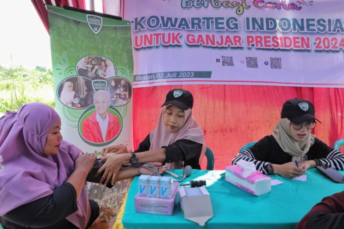 Komunitas Warteg Relawan (Kowarteg) Indonesia menyelenggarakan layanan cek dan konsultasi kesehatan secara gratis di Perumahan Puri Permai, Kelurahan Pasir Nangka, Kecamatan Tigaraksa, Kabupaten Tangerang, Banten. Kegiatan ini bertujuan untuk memberikan pemahaman kepada masyarakat tentang tingkat kesehatan mereka dan meningkatkan kesadaran akan diri sendiri.