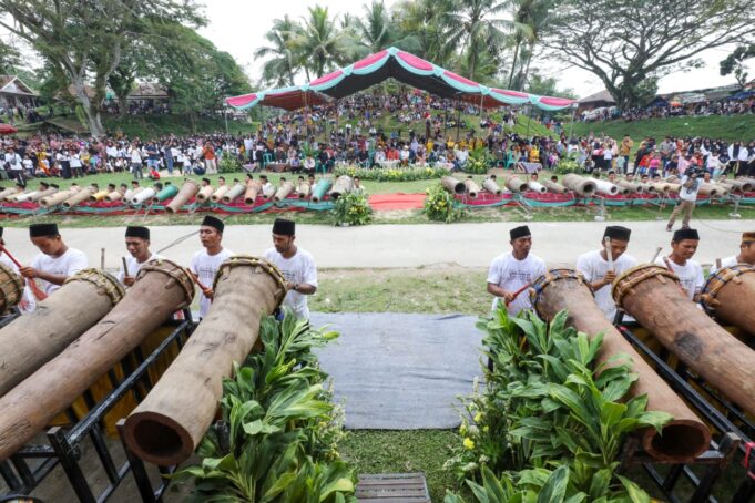 Pertunjukan Bedug Kerok di Banten yang didukung oleh Gardu Ganjar telah mencetak rekor MURI dan menjadi sorotan dalam dunia seni budaya tradisional.