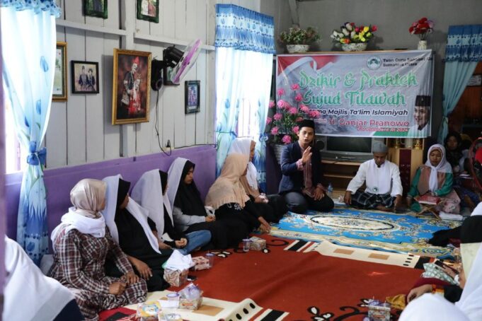 Tuan Guru Sahabat (TGS Ganjar) Sumatera Utara menggelar zikir dan praktik salat tilawah.