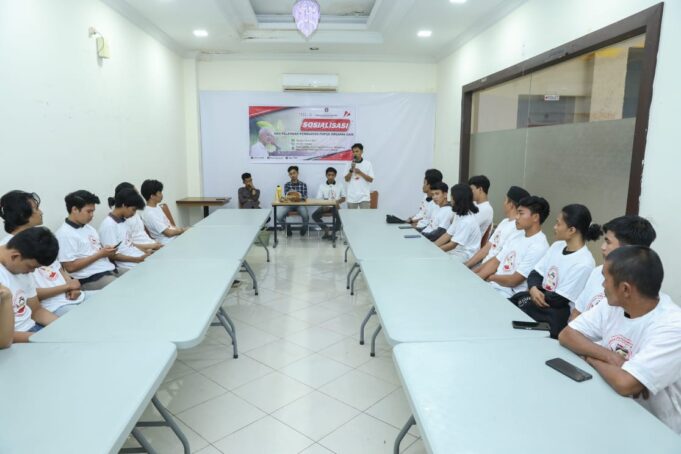 Pemuda Ganjar melaksanakan pelatihan pembuatan pupuk organik cair untuk para pemuda di Kabupaten Bone, Sulawesi Selatan, Kamis (13/7/2023).