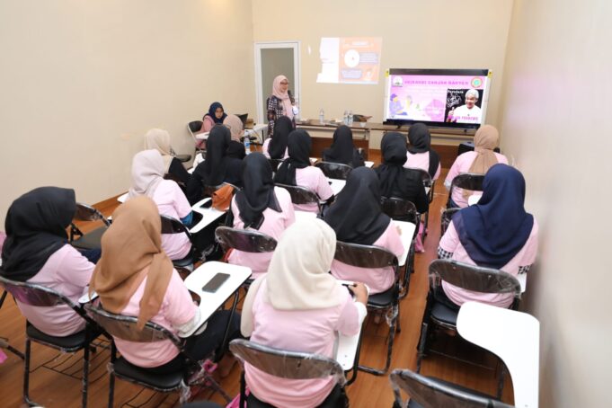 Srikandi Ganjar Banten bersama Persatuan Perawat Nasional Indonesia (PPNI) mengadakan program penyuluhan deteksi dini kanker payudara, Banten, Kamis (13/7).