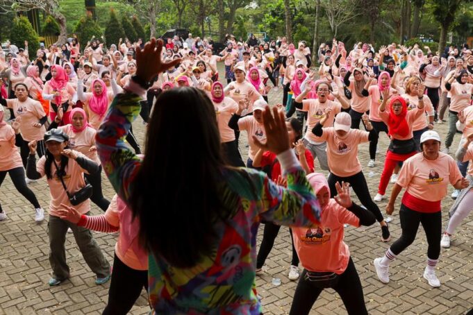 Mak Ganjar Banten mengadakan kegiatan fun zumba dan senam aerobik