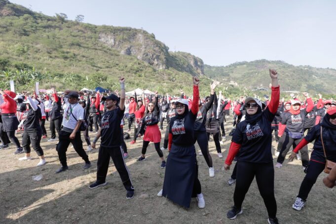 Ganjaran Buruh Berjuang (GBB), kelompok sukarelawan yang berkomitmen untuk mendorong gaya hidup sehat bagi warga Bandung. Mereka menggelar acara senam ceria dan memperluas jaringan sukarelawan sebagai bagian dari persiapan untuk mendukung Ganjar Pranowo sebagai calon Presiden Indonesia.